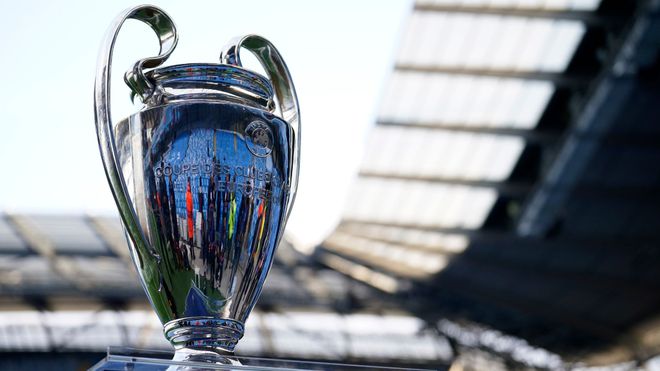 尽管他在场 尽管他在场