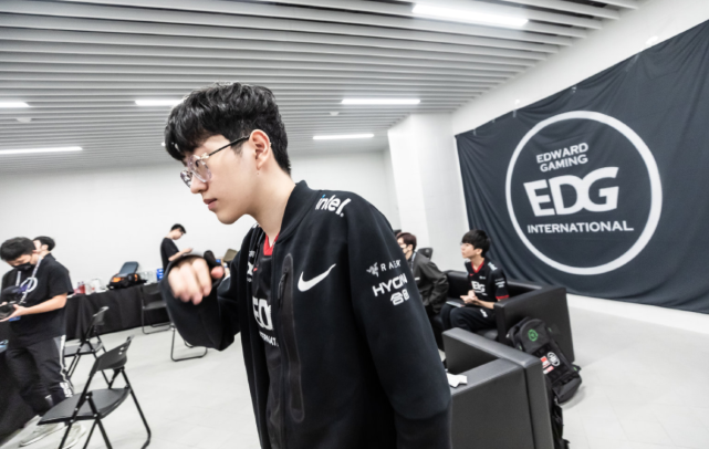 对于巴蒂亚 对于巴蒂亚